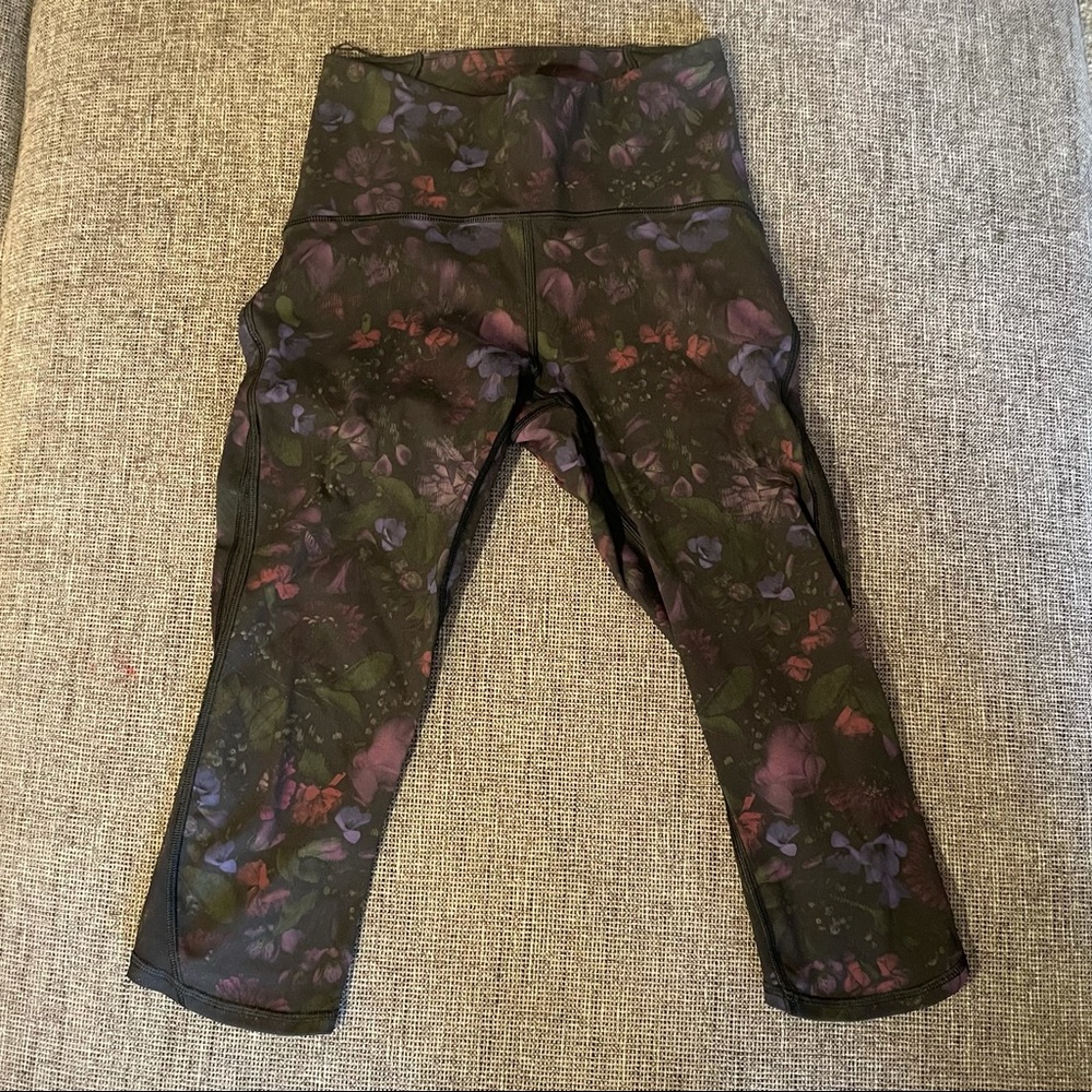 LULULEMON: black floral leggings